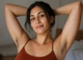 Camgirl con la Patata Pelosa - Perché Eccita Più di quella Depilata