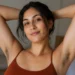 Camgirl con la Patata Pelosa - Perché Eccita Più di quella Depilata
